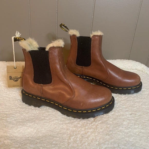 New Dr. Martens 2976 Leonore Faux Fur Lined Chelsea Boots - Picture 1 of 11